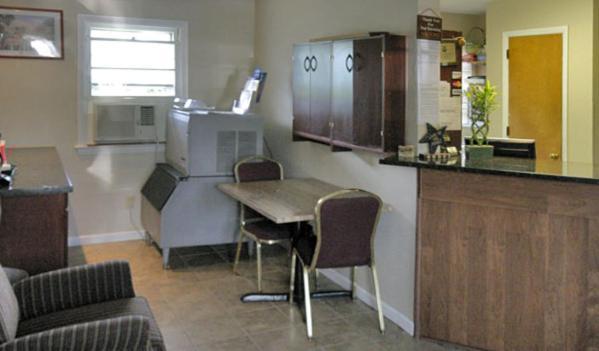 Budget Host Inn New Berlinville Extérieur photo