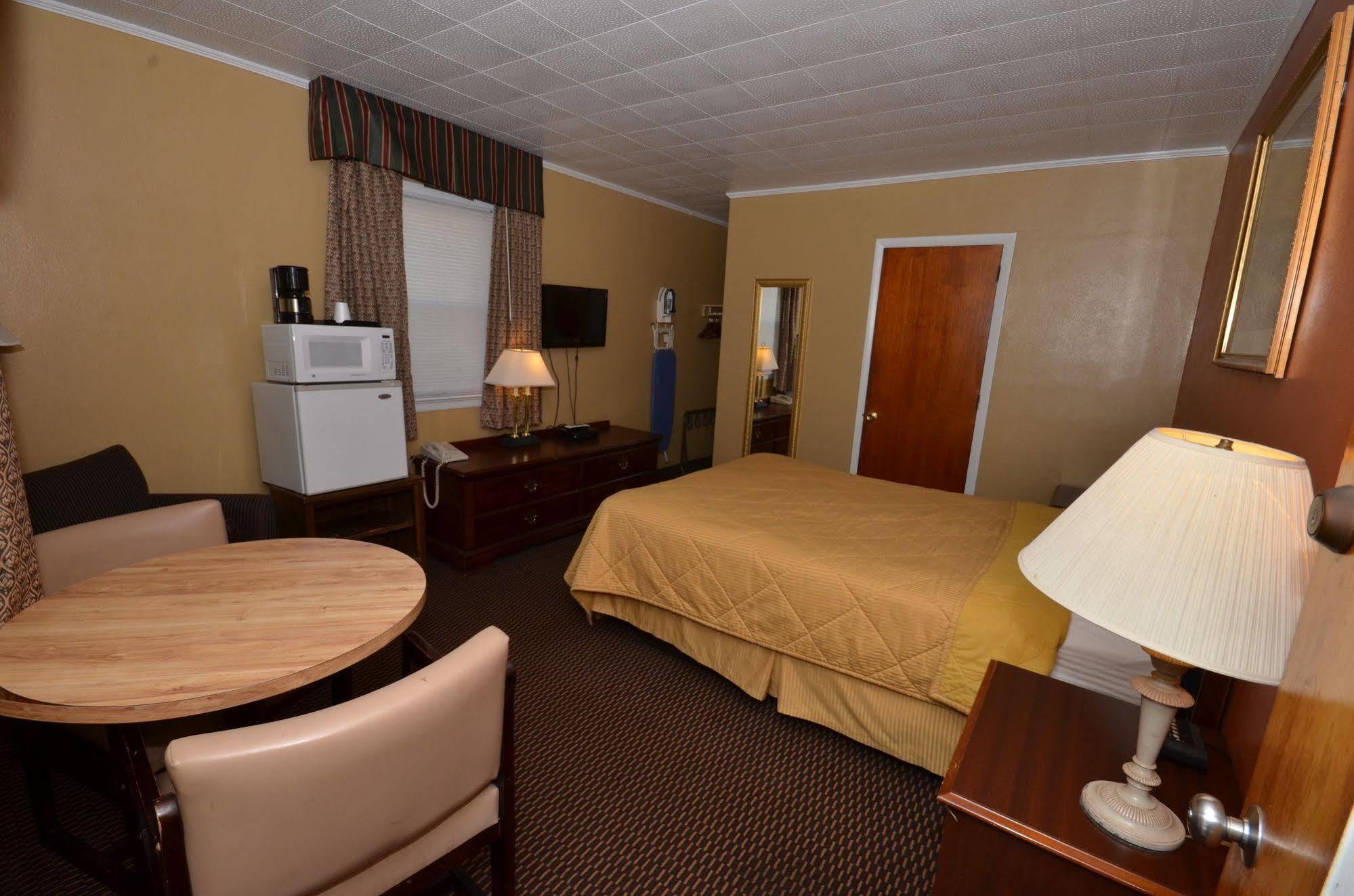 Budget Host Inn New Berlinville Extérieur photo