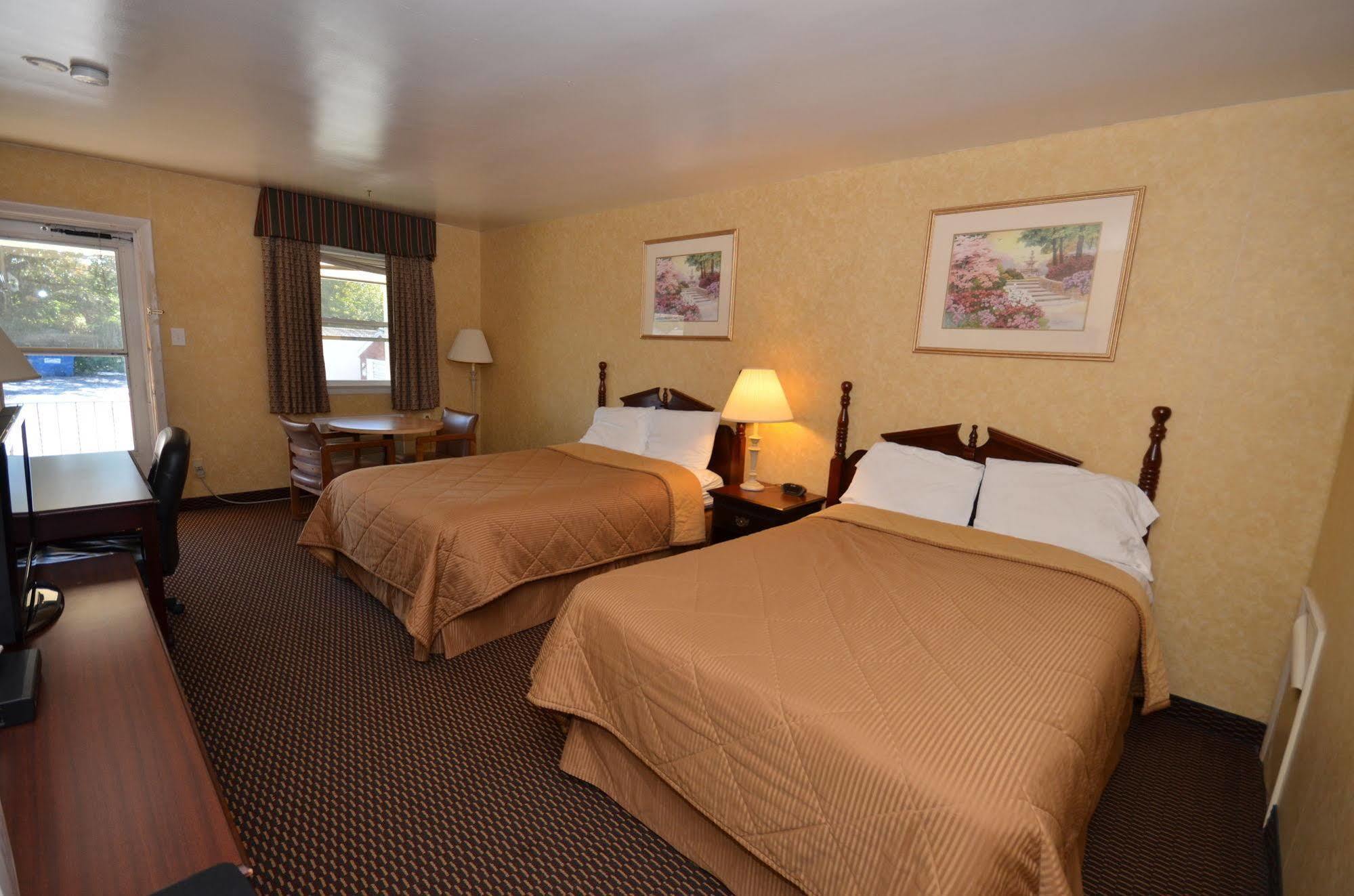 Budget Host Inn New Berlinville Extérieur photo