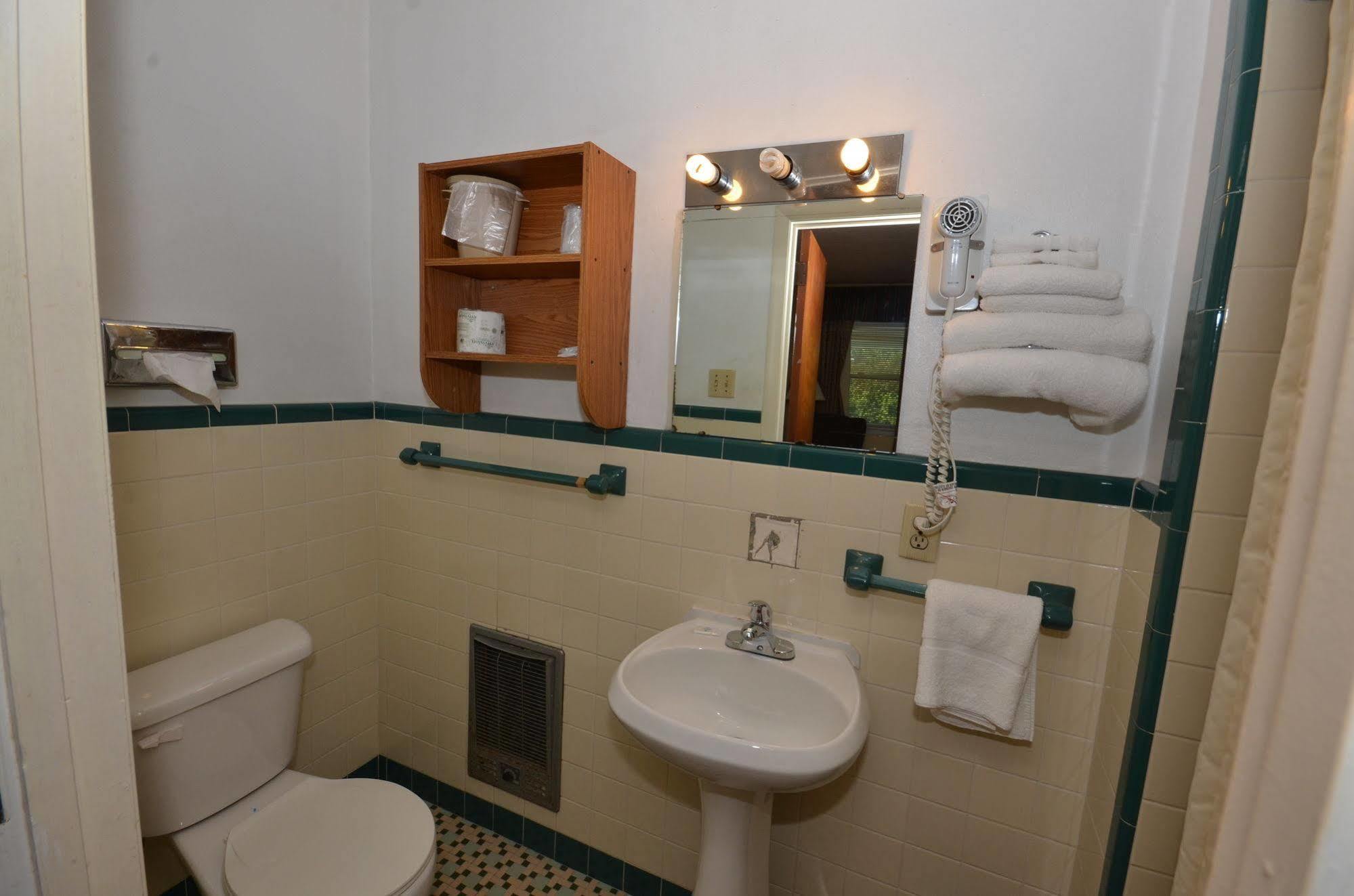 Budget Host Inn New Berlinville Extérieur photo